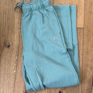 ALO Yoga Accolade Straightleg Sweatpant